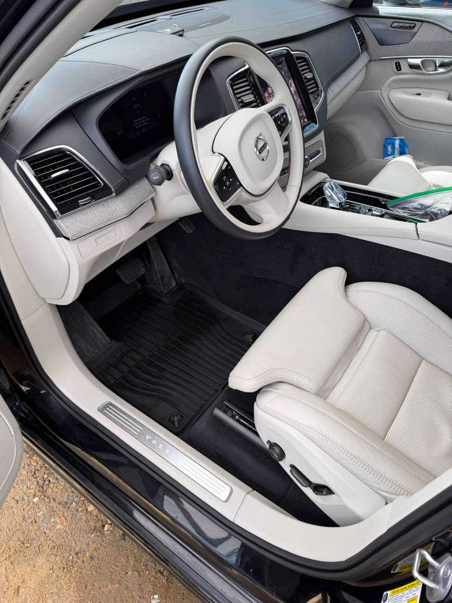 Volvo XC90 cream-leather interior after detailing